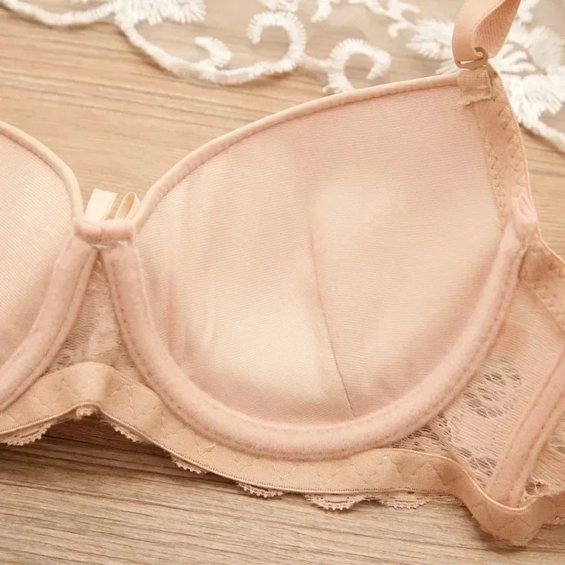 Moderna glatka push-up grudnjak s dekorativnim leđima